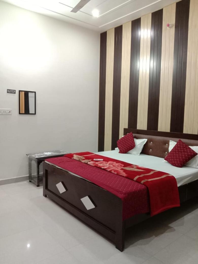 Ramam Hotel By Naavagat 700Mtr From Shri Ram Janambhumi Ayodhya Exterior foto